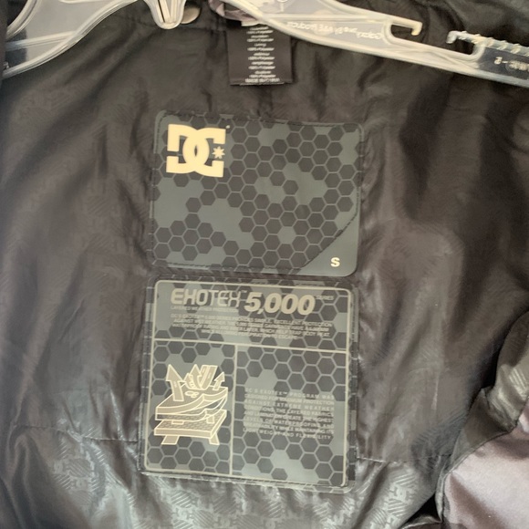 DC Ski / Snowboard / Snow Jacket - Size Small - Picture 7 of 10